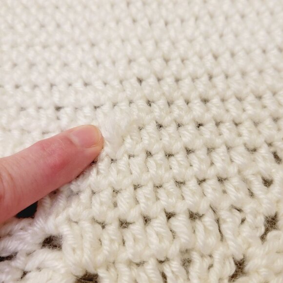 Vtg White Crocheted Baby Blanket & Hat Set Scalloped Edge & Blue Ribbon Trim - Picture 10 of 10